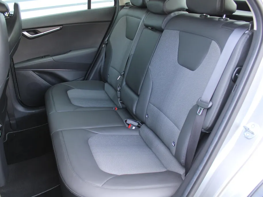 Kia Niro 1.6 GDi Hybrid DynamicLine | Camera | Cruise adapt. | Clima | 16' LM | Navi | Keyless |