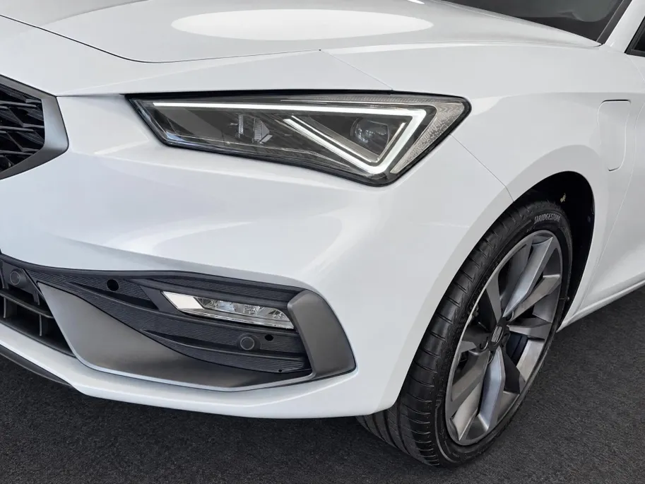 SEAT Leon FR Business 1.5 TSI eHybrid 150 kW / 204 PK Hatchb | 18 Inch | Matrix LED | Trekhaak | 5000,- HERWAARDERING!!!