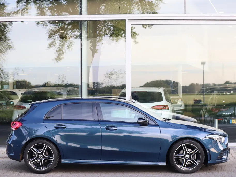 Mercedes-Benz A-Klasse 180 Business Solution AMG l Nightpakket l Achteruitrij camera l AMG Line l Ambiente lichtpakket