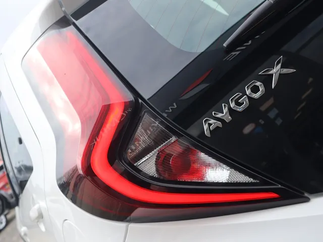 Toyota Aygo X Hybrid 115 play | LM Velgen | Stoelverwarming