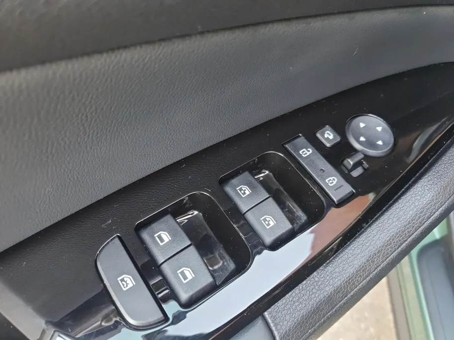 Kia Sportage 1.6T PHEV AWD DynamicPlusLine Edition | Plug-In Hybride | Stoel en stuurverwarming | Elektrisch bedienbare voorstoelen | Navigatie | Camera | Apple Carplay / Android Auto |