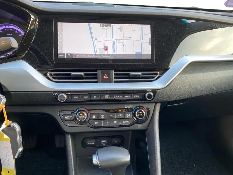 Kia Niro 1.6 GDi PHEV DynamicLine Climate control | Trekhaak | Navigatie | Camera | LM velgen | Stoel,- en stuurverwarming | Elek. best. stoel |