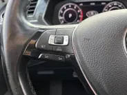 Volkswagen Tiguan 2.0 TSi DSG-aut. 4Motion Highline R-Line NL Auto | 11-2017 | Pano dak | Trekhaak | 20' | Stoelverwarming | Etc.