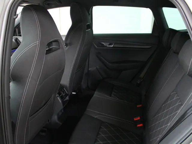 Škoda Karoq 1.5 TSI ACT Sportline Business Navigatie | Camera | Trekhaak | Stoelverwarming