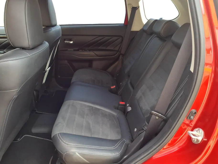 Mitsubishi Outlander 2.4 PHEV Pure Apple Carplay/Android Auto , electronic climate controle , cruise control , kunstlederen bekleding , lichtmetalen velgen 16' , voorstoelen verwarmd