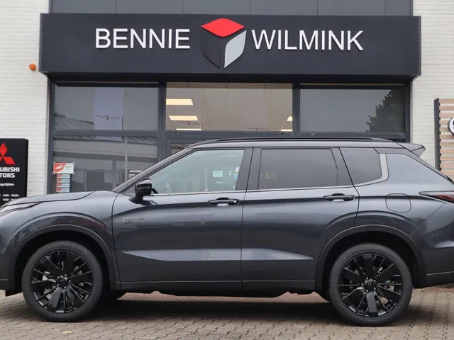 Mitsubishi Outlander 2.4 PHEV Black Edition All Seasons | Yamaha sound
