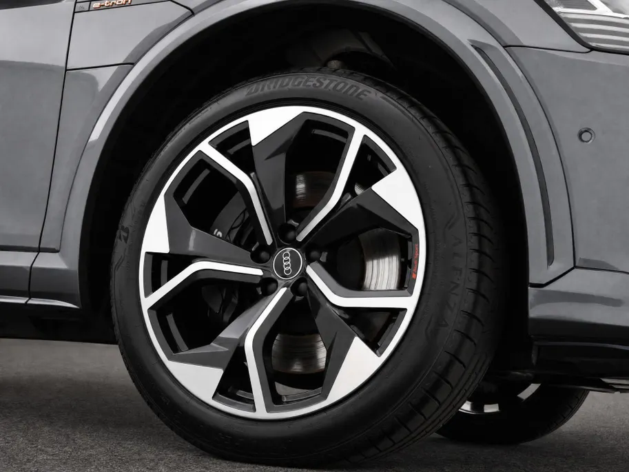 Audi e-tron S 503pk Quattro 95 kWh · SOH 95,3% · Panoramadak · Stoelventilatie · Luchtvering · 360gr. Camera · Elek. Voorstoelen · B&O Audio · 21'' Inch · Leder ·