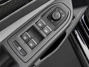 Volkswagen Golf Variant 1.5eTSI/130PK R-Line · Navigatie · Apple/Android Car Play · Camera + Parkeersensoren · Stoelverwarming ·  Garantie t/m 12-01-2028 of 100.000km