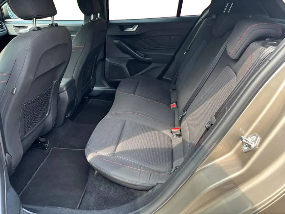 Ford Focus 1.0 EcoBoost ST Line Business 125PK | Winter Pack | Comfort Pack | Privacy Glass | Climate Control | Keyless Entry