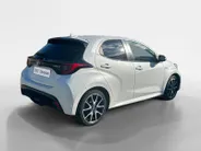 Toyota Yaris 1.5 Hybrid Executive Zeer compleet o.a. Navigatie, Trekhaak etc! Nu incl. 12 maanden garantie!