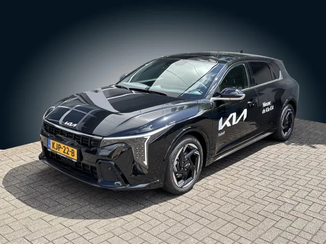 Kia K4 1.0 T-GDi MHEV GT-Line Launch Edition (pano)