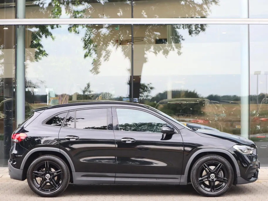 Mercedes-Benz GLA 200 Business Solution AMG l Trekhaak l Stoelverwarming l Memory