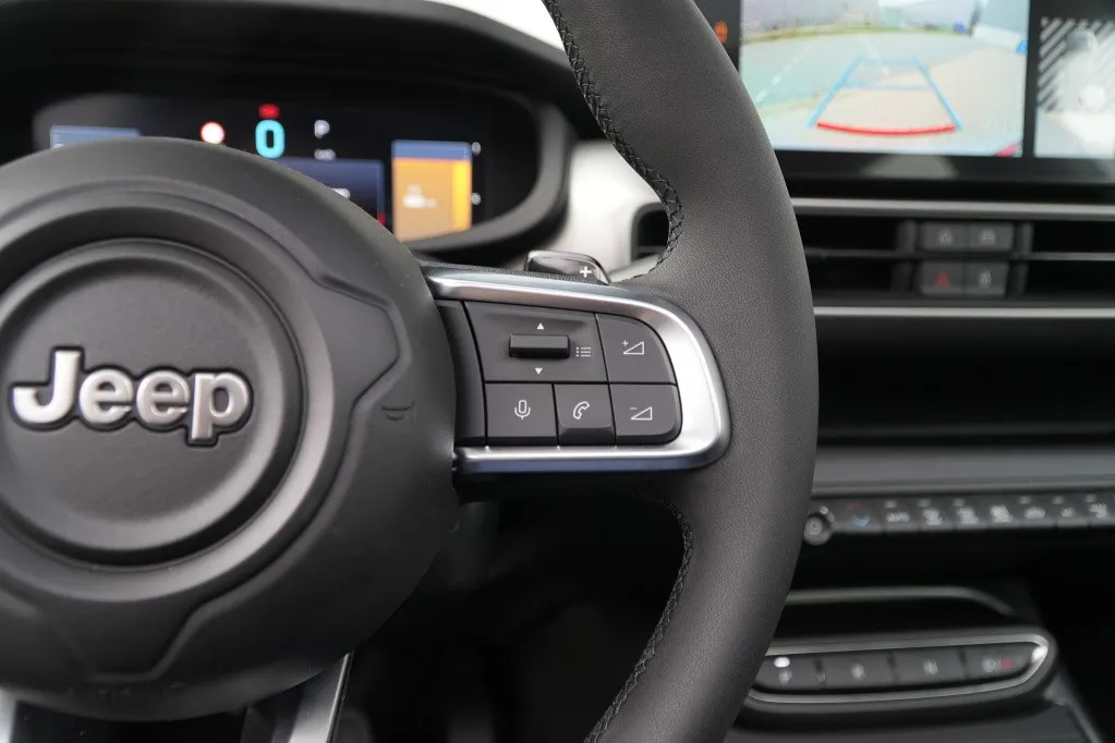 Jeep Avenger 1.2 e-Hybrid Summit | Pano | Navi | JBL | Camera | Winter | 18'