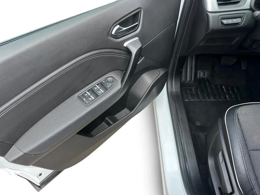 Renault Captur 1.6 E-Tech Hybrid 145 Intens | Automaat | Apple Carplay & Android Auto | Camera | Parkeersensoren | LMV | Cruise & Climate Control | 12 Maanden BOVAG Garantie