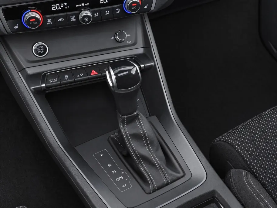 Audi Q3 Sportback 45 TFSIe 180kW/245PK S Line · Panoramadak · Trekhaak · Camera · Stoelverwarming · Apple/Android Car Play · Adaptive Cruise Control ·  Drive select ·