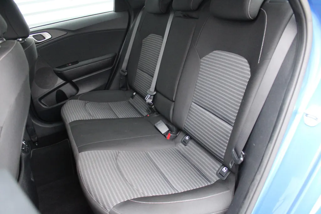 Kia Ceed Sportswagon 1.5 T-GDi MHEV DynamicLine | Navi | Camera | Clima | Cruise | 17' GT-Line velgen | LED | Apple Carplay | Android Auto |