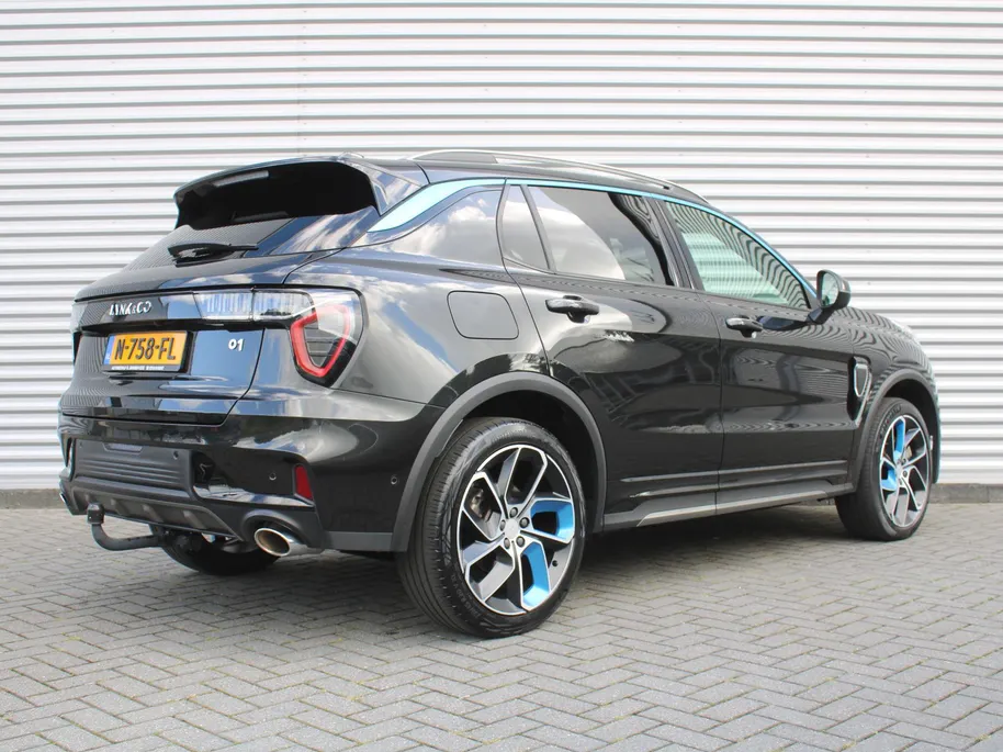 Lynk & Co 01 1.5 | PHEV | Trekhaak | Stoelverwarming | Elek. stoelverstelling + achterklep | Pano dak | Dodehoek detectie | Camera | 20' LM | HK Audio |