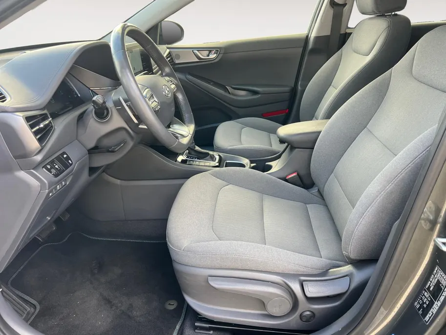 Hyundai IONIQ 1.6 GDi PHEV Premium 142PK | 52km elektrisch WLTP | Navigatie | Trekhaak | Climate Control | Apple Carplay & Android Auto | Parkeersensoren rondom | Stoel- en stuurverwarming |