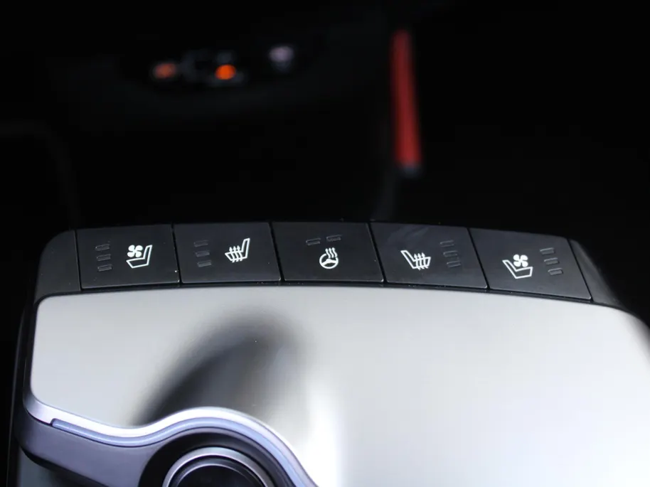 Kia EV6 Plus Advanced 84 kWh | Stuur-/stoelverwarming + ventilatie | Schuifdak | 360 Camera | Leer | Geheugenstoel | Telefoonlader | 20' LM | LED |