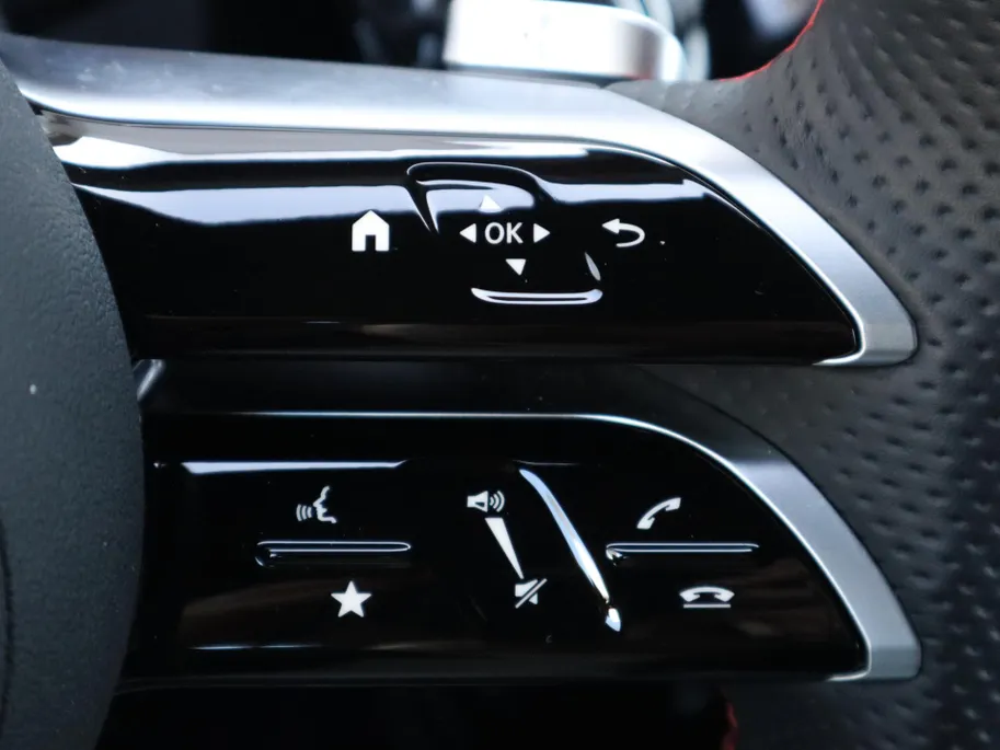 Mercedes-Benz A-Klasse 180 Business Solution AMG l Panorama dak l Keyless l AMG Line l