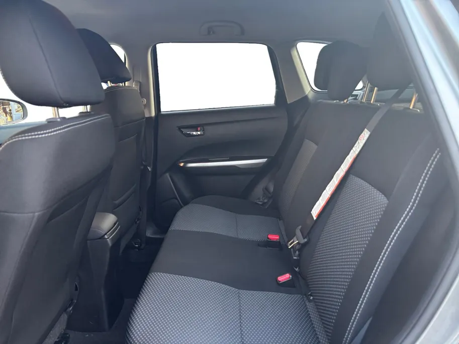 Suzuki Vitara 1.4 Boosterjet Comfort Smart Hybrid | Garantie t/m 2033 ! | Dodehoek detectie | Achteruitrijcamera | Stoelverwarming |