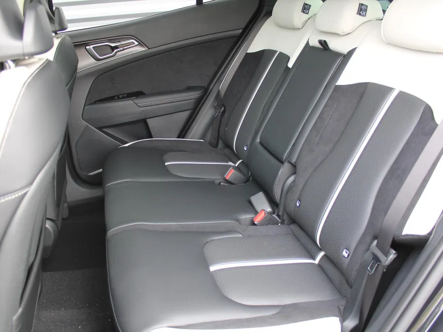 Kia Sportage 1.6 T-GDi Plug-in Hybrid GT-PlusLine | Stuur-/stoelverwarming + ventilatie | Schuifdak | 360 Camera | HUD | LED | Elek. stoelverstelling + achterklep |