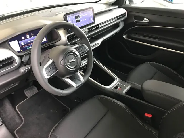 Jeep Avenger 1.2 e-Hybrid Summit