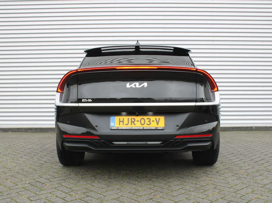 Kia EV6 Light Edition 63 kWh | Stuur-/stoelverwarming | Camera | 19' LM | LED | Cruise adapt. | Clima | Draadloze telefoonlader | 17% bijtelling |