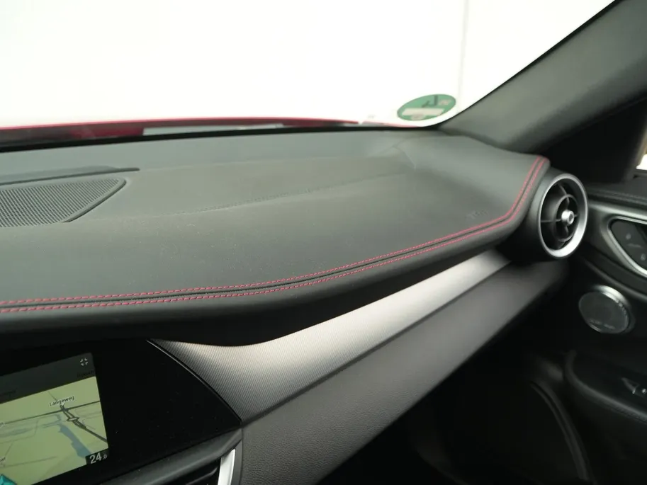 Alfa Romeo Giulia 2.0 Turbo 280 PK Competizione Q4 AWD | Harman | Veloce | 19' VERKOCHT