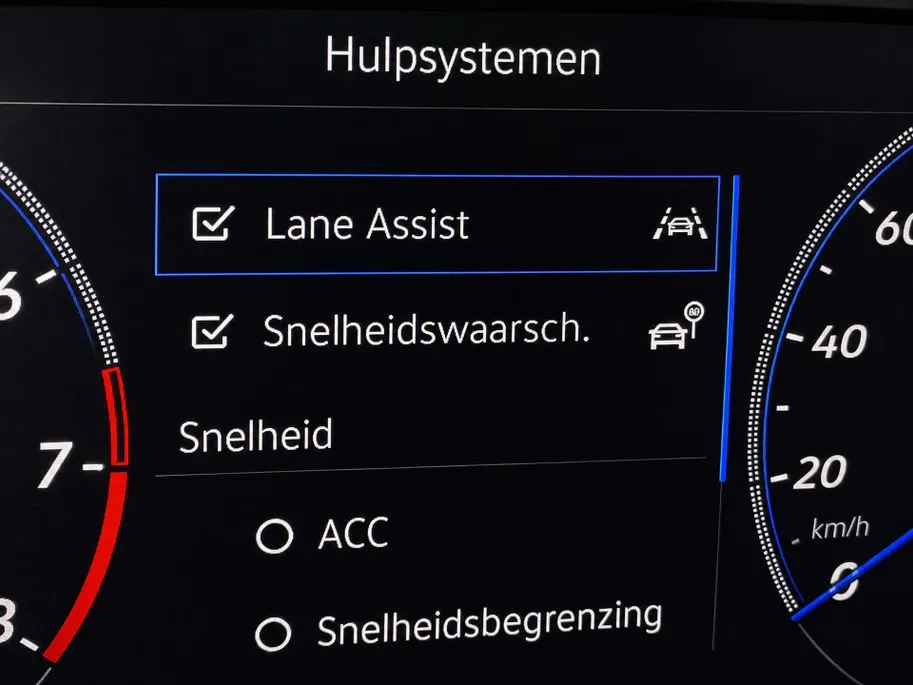 Volkswagen T-Roc 1.5eTsi/150PK DSG R-Line Black Style · Panoramadak · Camera + Parkeersensoren · Apple/Android Car Play · Garantie t/m 18-06-2027