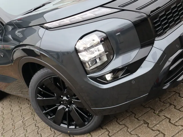 Mitsubishi Outlander 2.4 PHEV Black Edition All Seasons | Yamaha sound