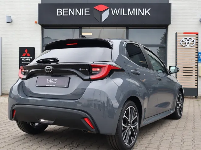 Toyota Yaris 1.5 Hybrid 115 Dynamic | V+A Parkeersensoren | Stoel & Stuur Ver
