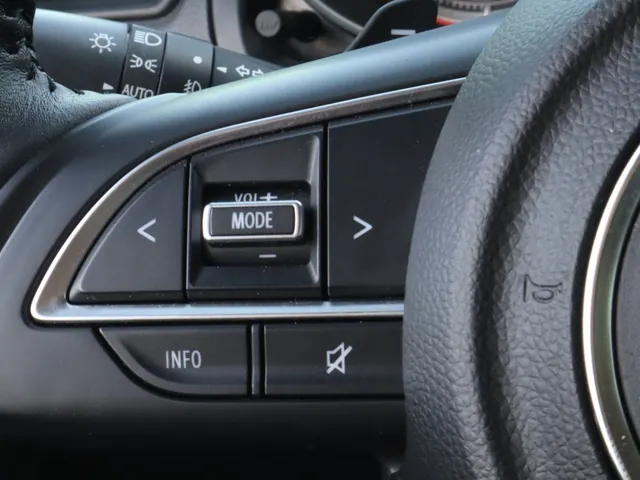 Suzuki Swift 1.2 Style Hybrid Automaat | Carplay | Keyless | AdaptiveCruise | AllSeasons