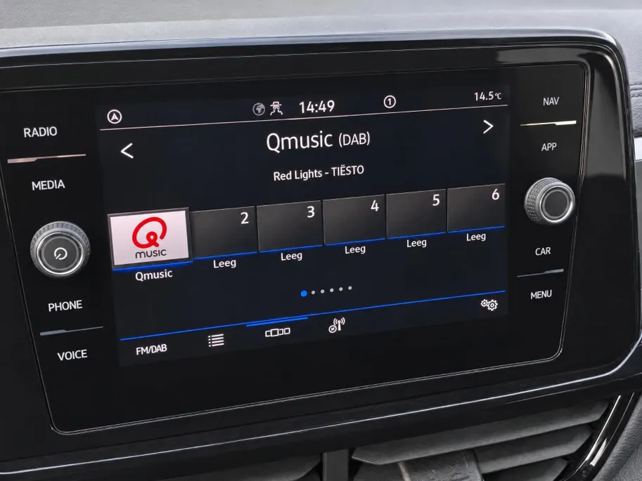 Volkswagen T-Roc 1.5TSI/150PK R-Line Black Style · Panoramadak · Apple/Android Car Play · Camera + Parkeersensoren · Stoelverwarming ·  Garantie t/m 07-08-2027