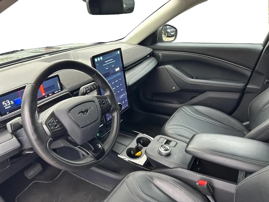 Ford Mustang Mach-E Extended RWD 98 kWh 294pk | 95,5% SOH | WLTP 610km rijbereik | Stoel- stuur en voorruitverwarming | Panorama dak | Elektrische stoelen | Technologypack +