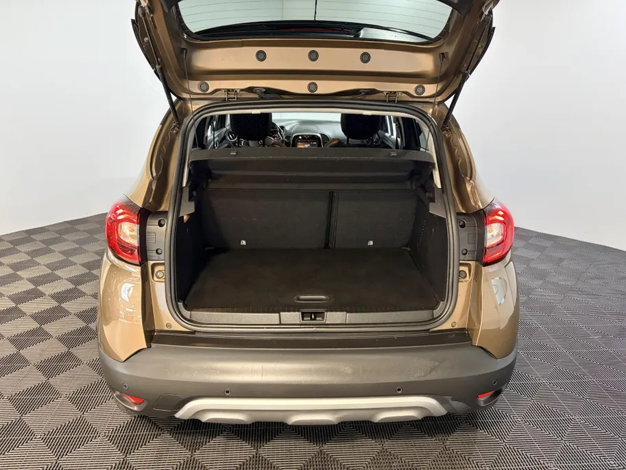 Renault Captur 90PK TCe Intens | All Season Banden | Armsteun | Navi | Camera | Parkeersensoren | Climate Control | Bluetooth | Lichtmetalen Velgen | Licht & Regen Sensor |