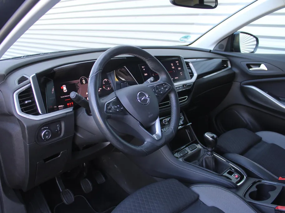 Opel Grandland 1.2 Turbo GS Line | Stuur-/ stoel-/ voorruitverwarming | Matrix LED | Elek. achterklep | 18' LM | Dodehoek detectie | Clima | Navi | Camera voor + achter |