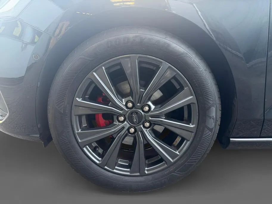 Ford Focus Wagon 1.0 EcoBoost Hybrid ST Line Style | Dealer onderhouden | NL auto | Winter pack | Trekhaak | Navigatie | Apple carplay & Android auto | Parkeersensoren voor en achter | Achteruitrijcamera | Cruise control | Draadloos opladen mobiel | Privacy glas | B