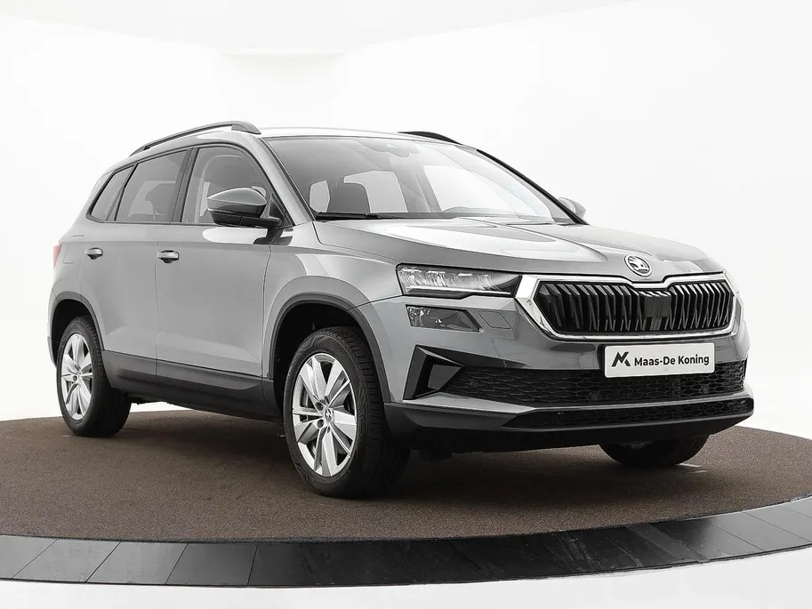 Škoda Karoq 1.5 TSI ACT 150pk DSG Business Edition · Camera · Inklap. Trekhaak · Keyless · Stuur- & Stoelverwarming · Apple/Android Car Play · ACC · Garantie t/m 02-07-2028 of 100.000km