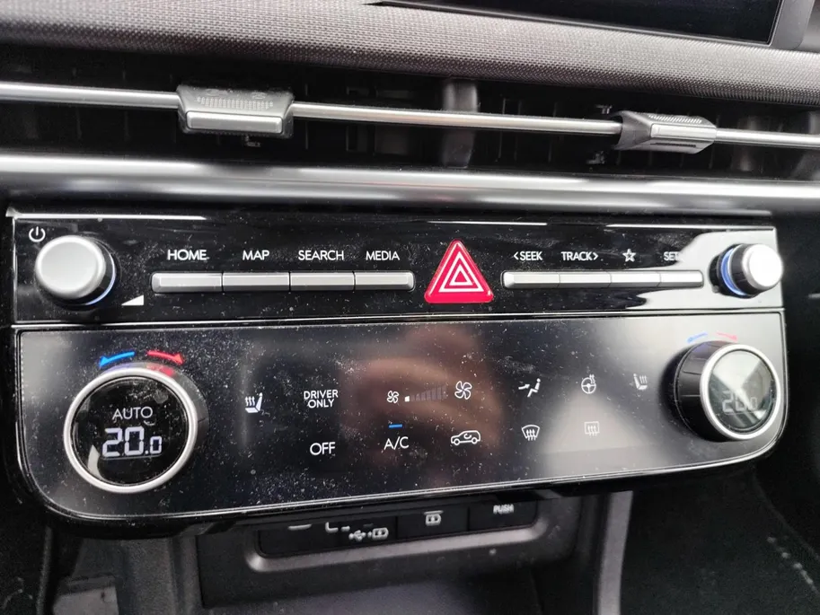 Hyundai Tucson 1.6 T-GDI HEV Comfort Smart | Als nieuw! | Stoelverwarming | Climate Control | Incl. 12 maanden garantie, APK, Onderhoudsbeurt etc. Premiumpakket gratis! |
