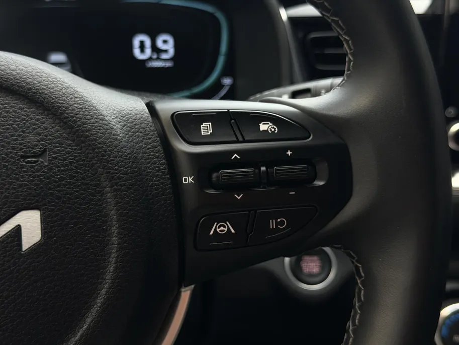 Kia Stonic 1.0 T-GDi MHEV DynamicPlusLine | Apple Carplay / Android Auto | Navigatiesysteem | Stoel + Stuurverwarming | Licht + Regensensor | Parkeersensoren + Camera Achter | Cruise Control | 16' Lichtmetalen Velgen