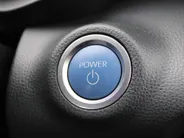 Mazda 2 Hybrid 1.5 Agile | Comfort pakket | Trekhaak | CarPlay | Camera | Stuur-/stoelverwarming | Cruise adapt. | 15' LM |