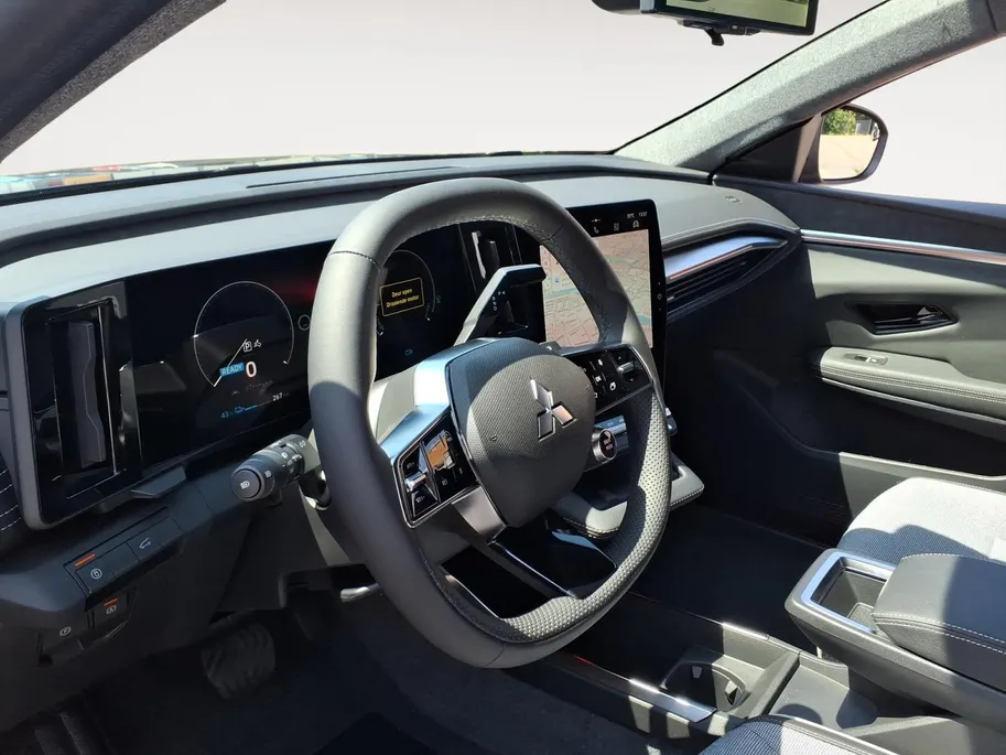 Mitsubishi Eclipse Cross Business Edition 87 kWh Apple Carplay/Android Auto , electronic climate controle , navigatiesysteem , stof/kunstlederen bekleding , voorstoelen verwarmd , warmtepomp.
