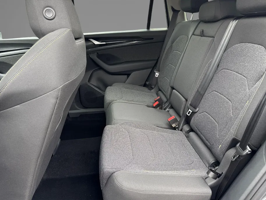 Škoda Kodiaq Business Edition Plus 1.5 TSI PHEV 150 kW / 204 PK | Trekhaak | Panoramisch Schuifdak | Light & View | 2.000 inruilpremie!!