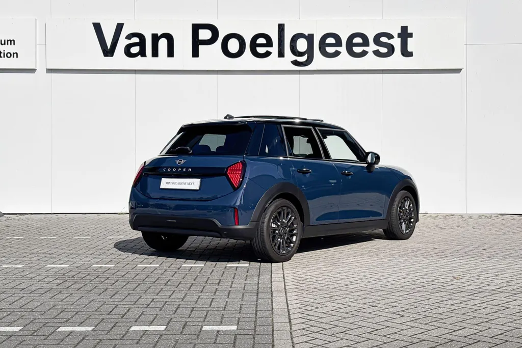 MINI Cooper 5-deurs 1.5 Cooper C Favoured M