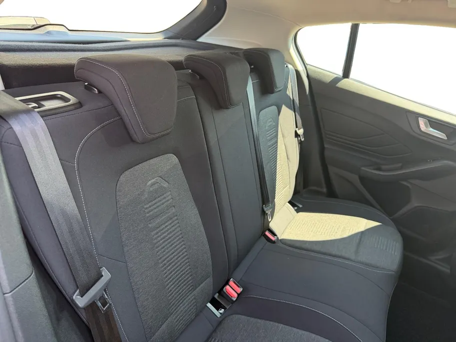 Ford Focus 1.0 EcoBoost Active Business | Parkeersensoren voor en achter | Navigatie | 17' lichtmetalen velgen | Apple carplay & Android auto | Keyless entry | Bovag garantie |