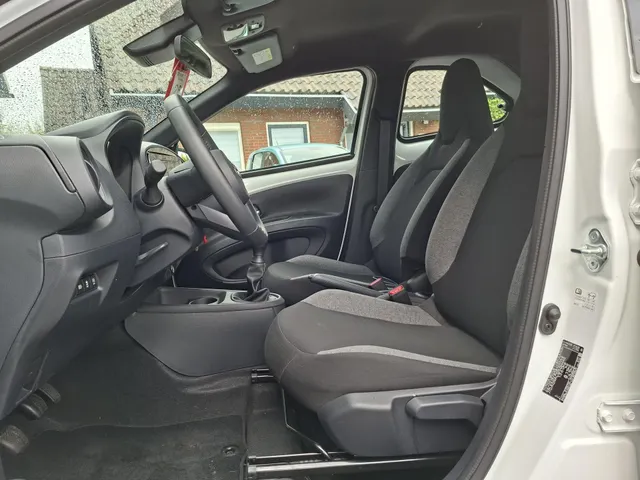 Toyota Aygo X 1.0 VVT-i MT Play NL-auto | CAMERA | CRUISE | rijklaarprijs !!