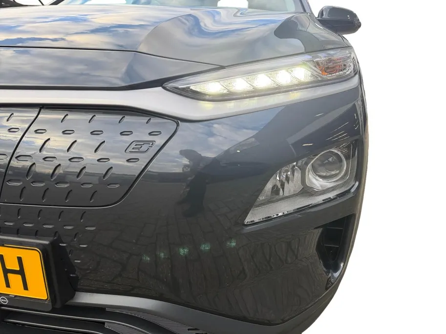 Hyundai Kona EV Fashion 64 kWh | Zeer nette auto | 97,6 % SOH | Navigatie | Head-up display | Achteruitrijcamera | Hoge zit |