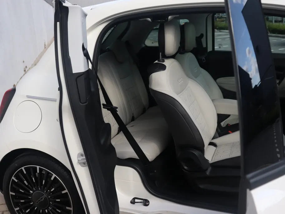 Fiat 500e 3+1 La Prima 42 kWh | Pano | Winter | JBL | 17'