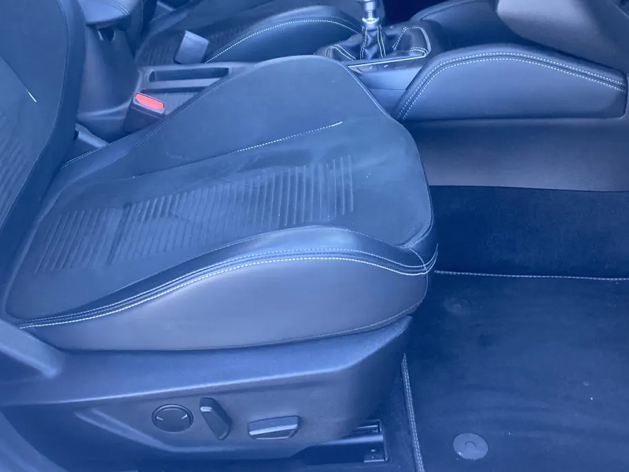 Ford Focus 2.3 EcoBoost ST-3 Performance 280 pk Performance Pack - Recaro Sportstoelen - Panoramadak - Adaptieve LED verlichting Trekhaak